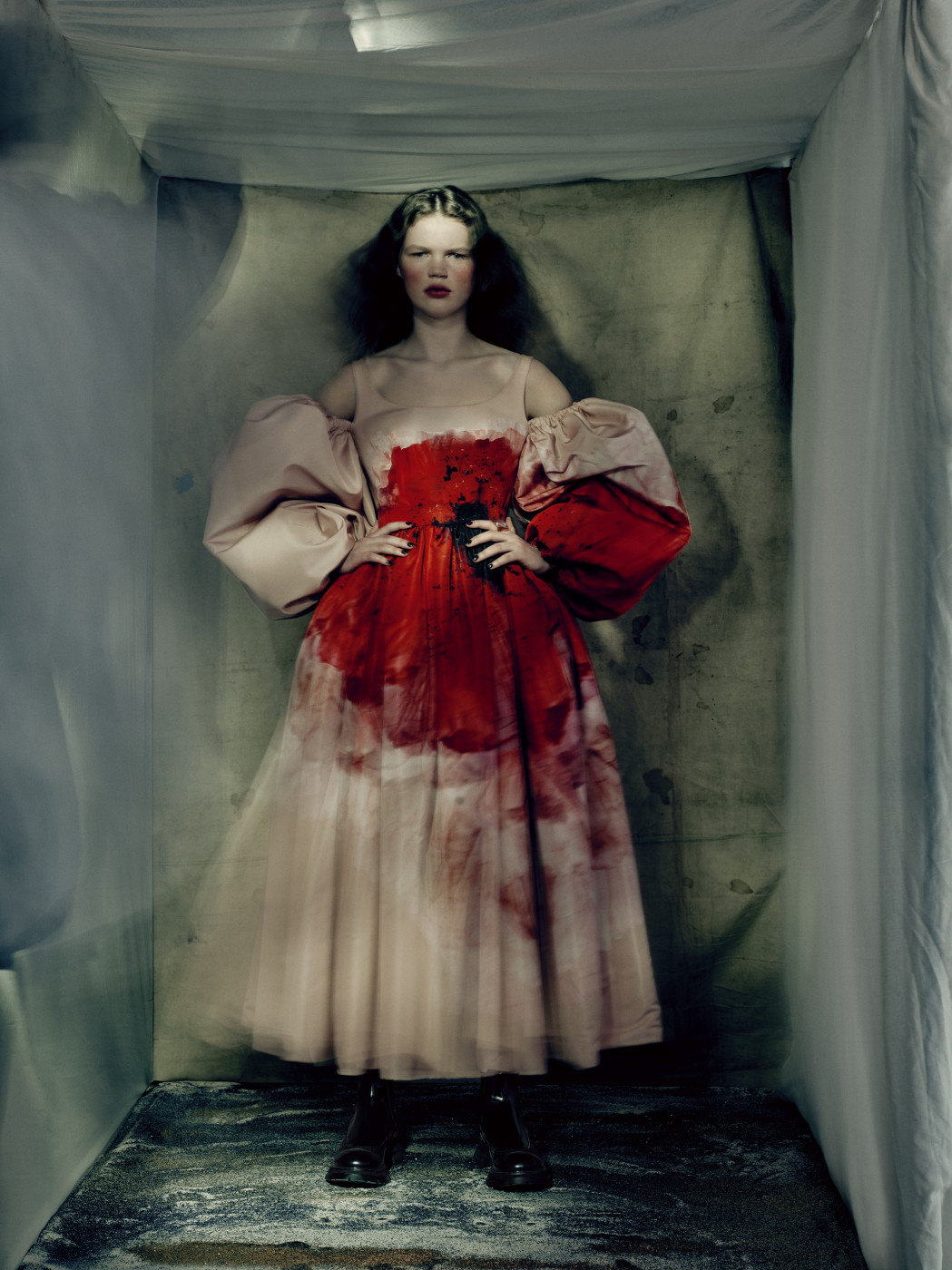 Luca Biggs, Alexander McQueen A/H 2021-2022, Paris, 2021. Tirage au charbon